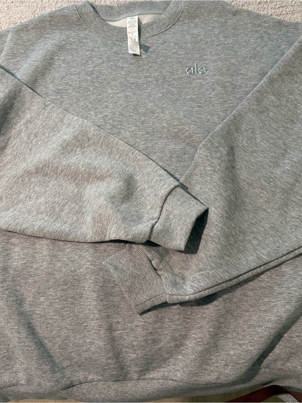 ALO Yoga 🌈Unisex 🌈Accolade Crewneck Sweatshirt in Athletic Gray